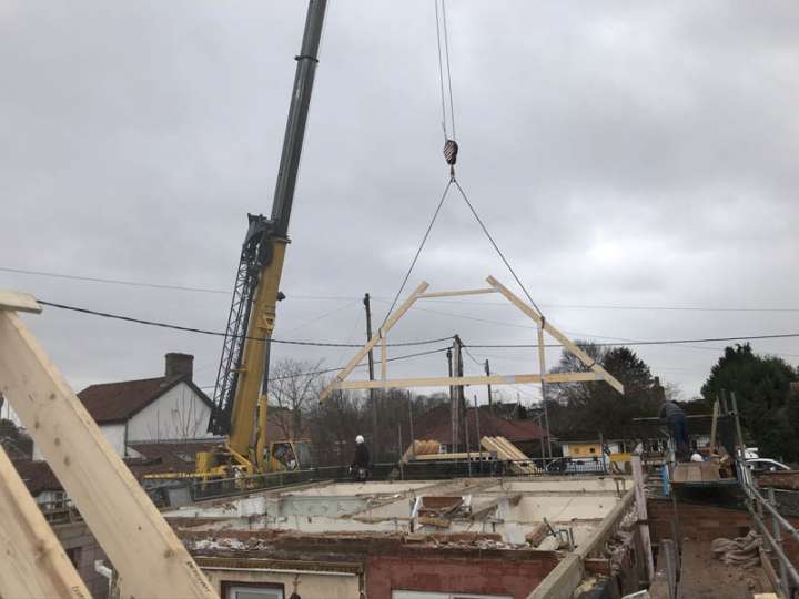 Lifting of roof trusses